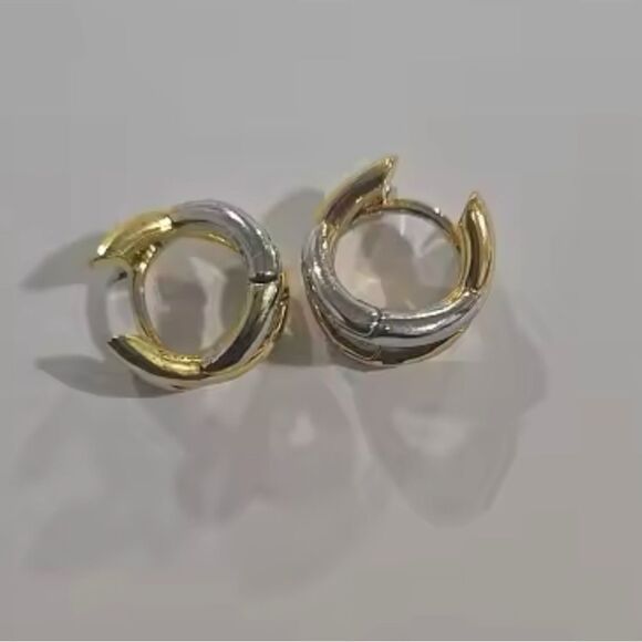 Elegant Gold and Silver X Earrings. Never worn. - Picture 3 of 5